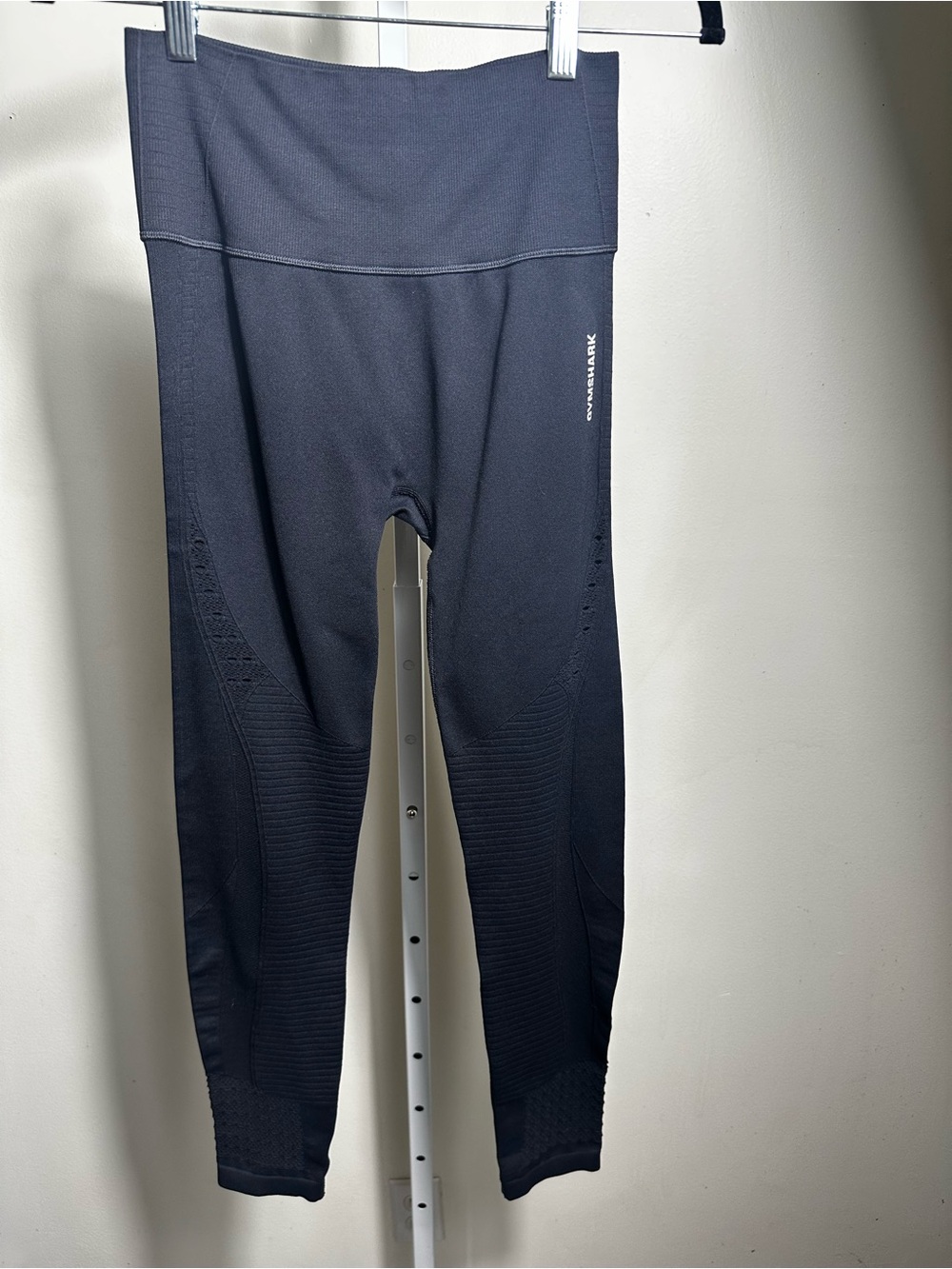 L4. Gymshark Energy Seamless Blcak Highwaisted Legginbgs with Eyelets